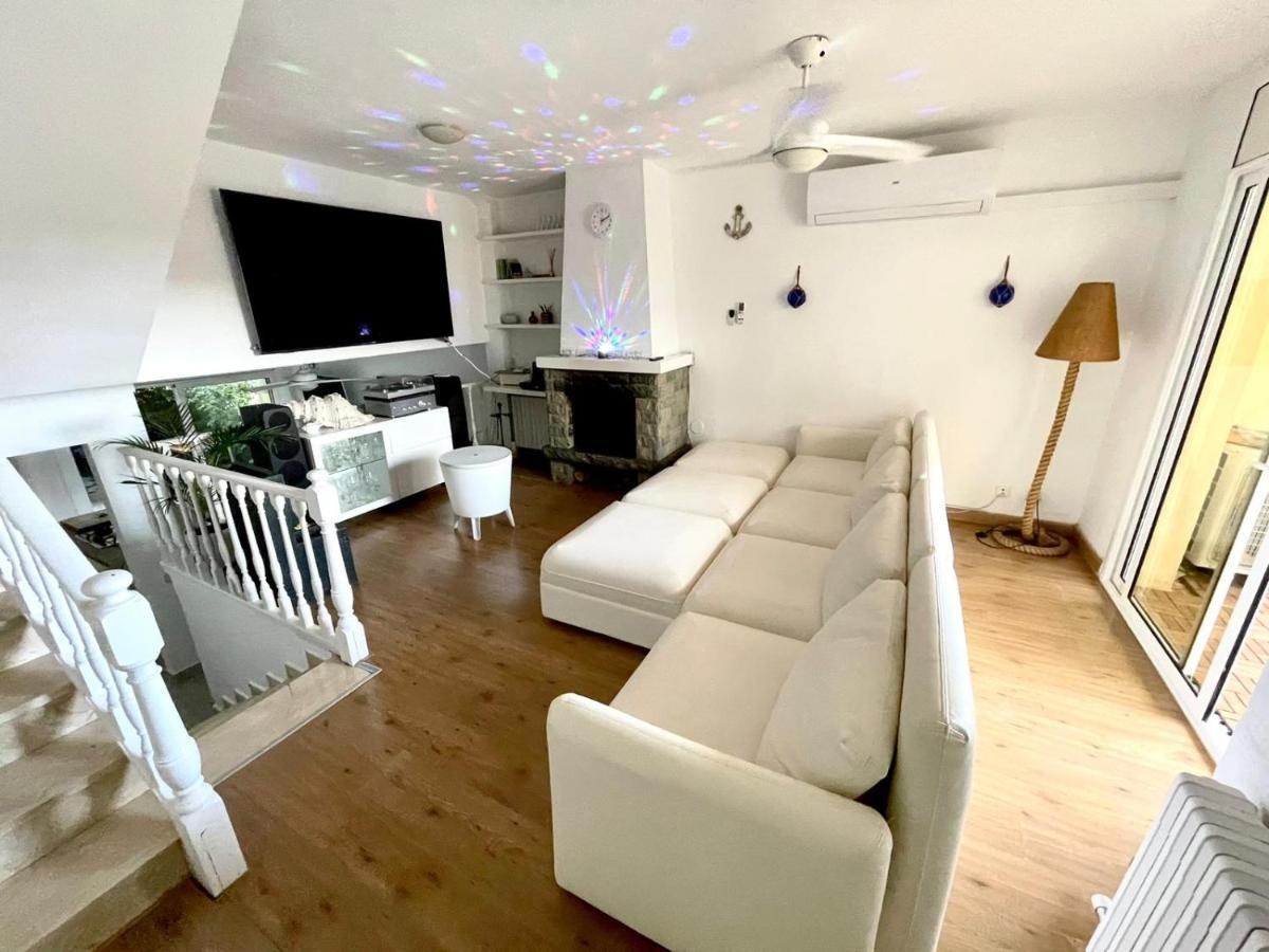 Vila Casa En Masnou Junto A Playa Y Tren Exteriér fotografie